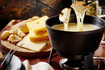 طرز تهیه فوندوی پنیری