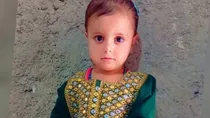 کودک دو ساله زاهدانی در دامان مادر