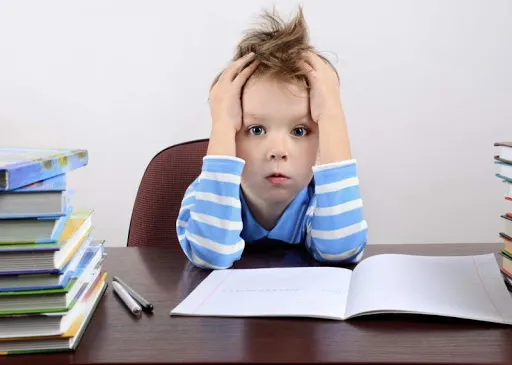 چرا بچه‌ها از مشق نوشتن فرار می‌کنند؟