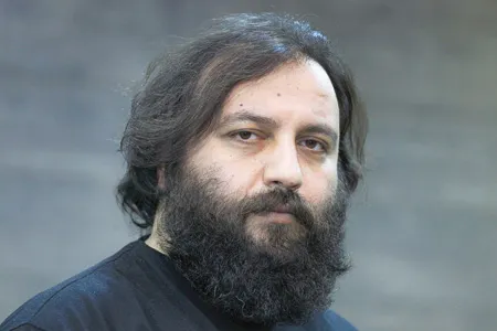 خیابان انقلاب خالی نمی‌شود