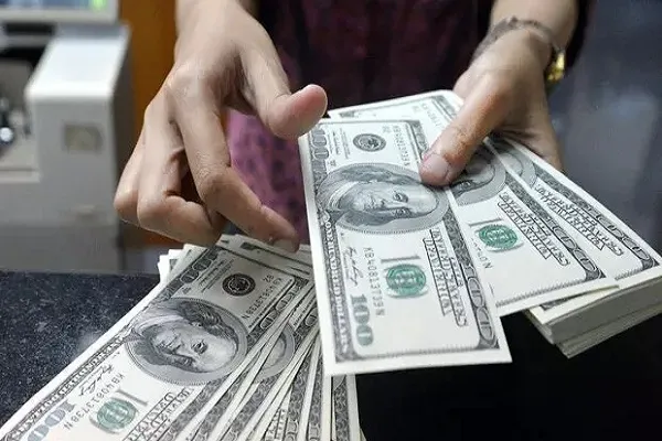 قیمت دلار ۸ شهریور ۱۴۰۰ به ۲۷ هزار و ۱۷۲ تومان رسید