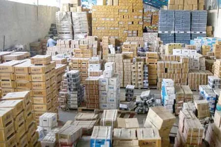 اجرای طرح ضربتی مقابله با احتکار و قاچاق کالا | کشف 290 تن روغن خوراکی و 312 تن آرد و گندم