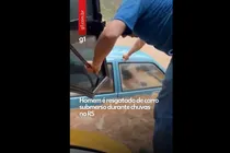 ببینید | نجات معجزه‌آسای پیرمرد
