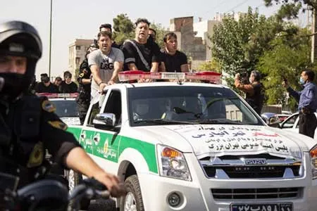 واکنش ناجا به حواشی چرخاندن اراذل و اوباش / اسیر جوسازی‌‌ و فضاسازی نمی‌شویم