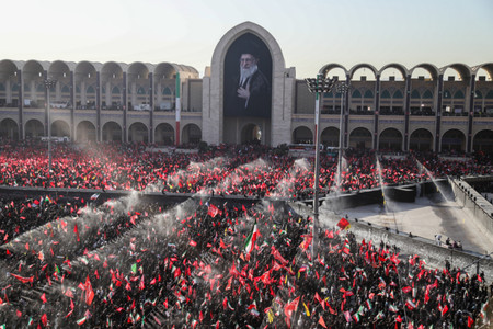 اشک و دلدادگی در آیین اقامه نماز بر پیکر امام مجاهد شهید