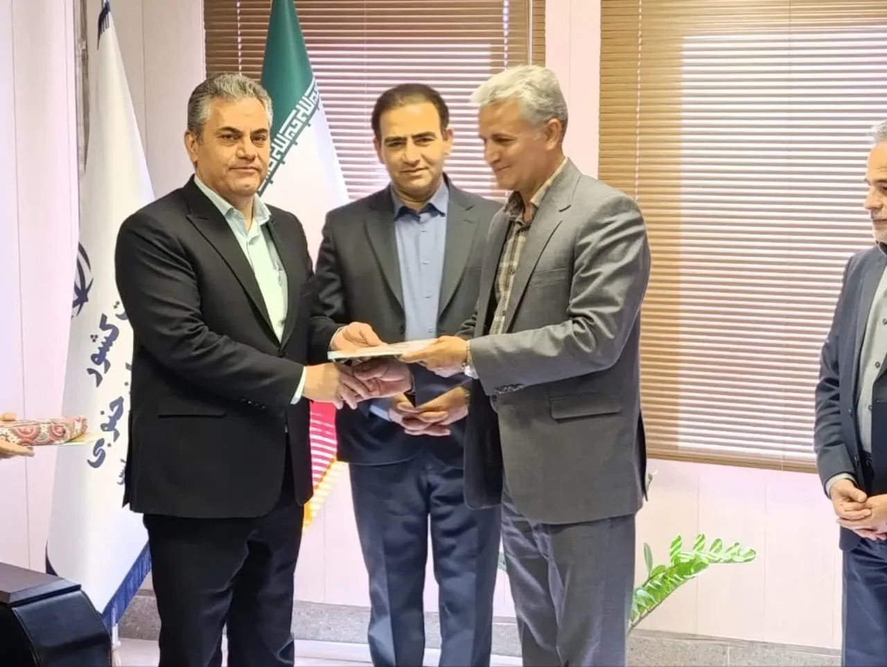 هم‌افزایی در وصول مطالبات برق طبس و ایجاد پایداری در شبکه