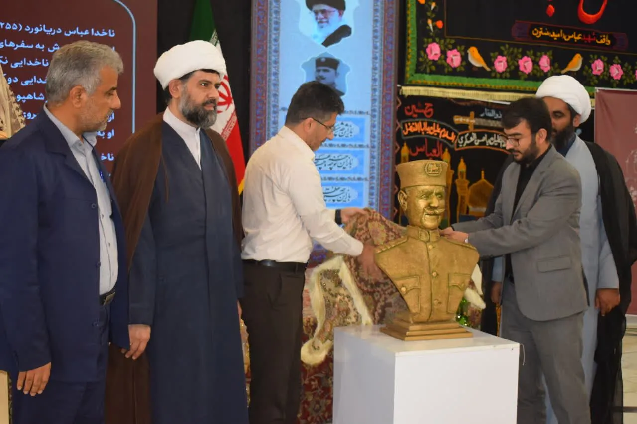 آیین رونمایی از تندیس زنده یاد ناخدا عباس دریانورد