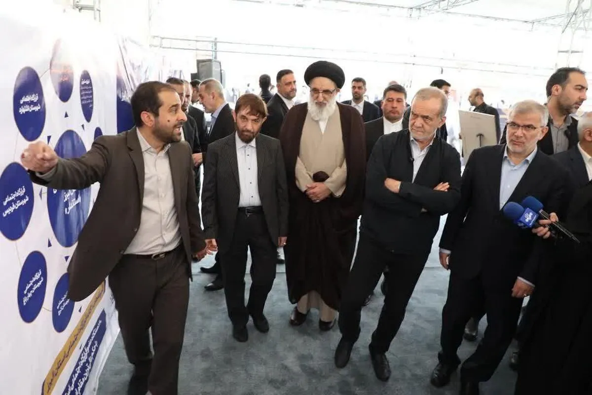 رئیس‌جمهور از نمایشگاه توانمندی‌های قرارگاه اجتماعی استان البرز در محله حصار کرج بازدید کرد