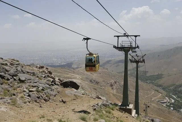 همزیستی آب و سنگ در تاق بستان از زمان باستان وجود داشته‌ است