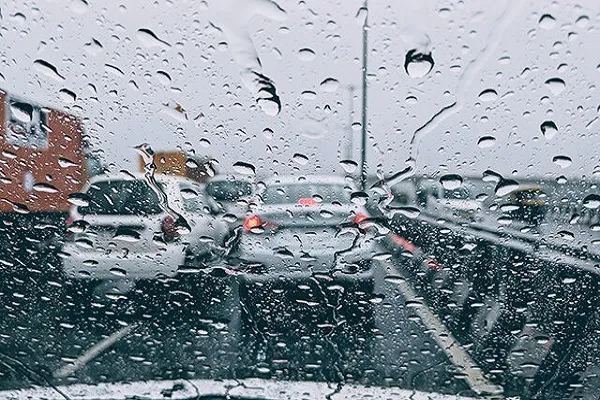تداوم برف و باران در شمال کشور/آلودگی هوا در راه کلان‌شهرها