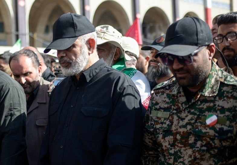 اشک و دلدادگی در آیین اقامه نماز بر پیکر امام مجاهد شهید