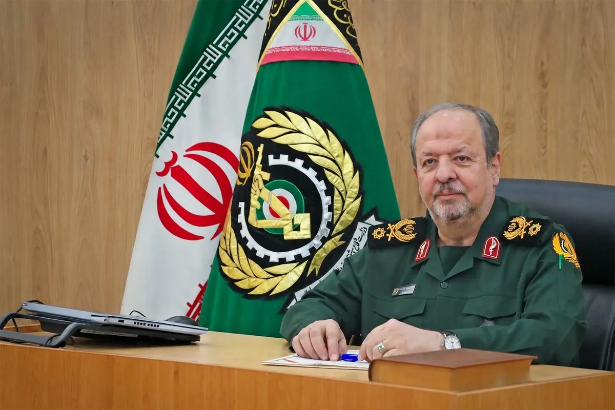 سرپرست وزارت دفاع: تولید موشک‌های راهبردی و پهپاد در جنگ متوقف نشد