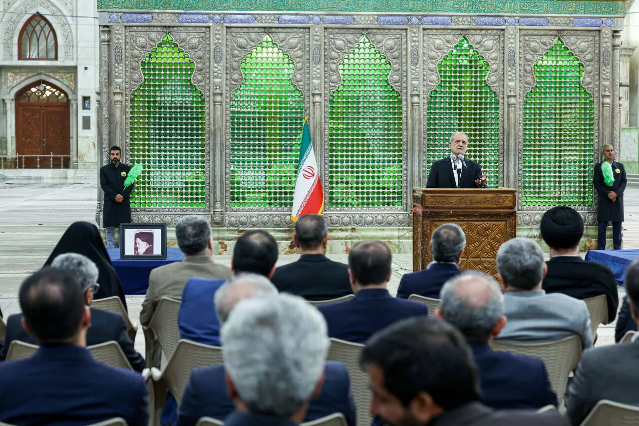 تجدید میثاق رئیس جمهور با آرمان‌های امام راحل